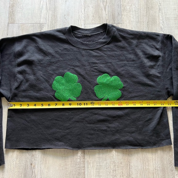 Green Glitter Double Shamrock Cropped St. Patrick's Day Crew Neck Sweatshirt - Picture 4 of 5